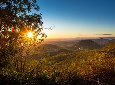 View of Tabletop mountain from Picnic Point at sunrise.