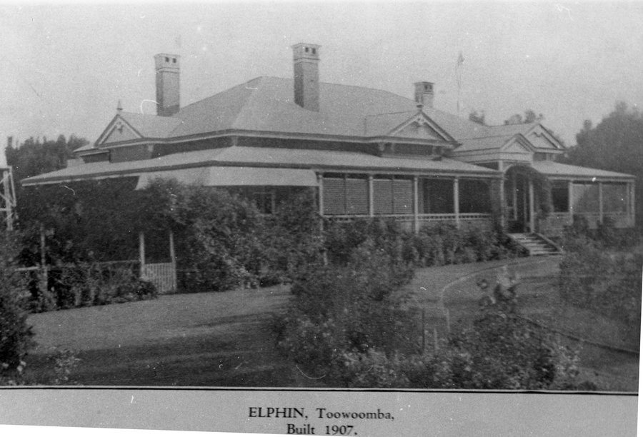 Historical black and white photo of elphin house built in 1907.