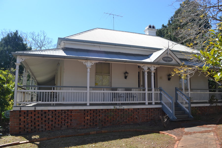 Carlowrie residence recent day photo.