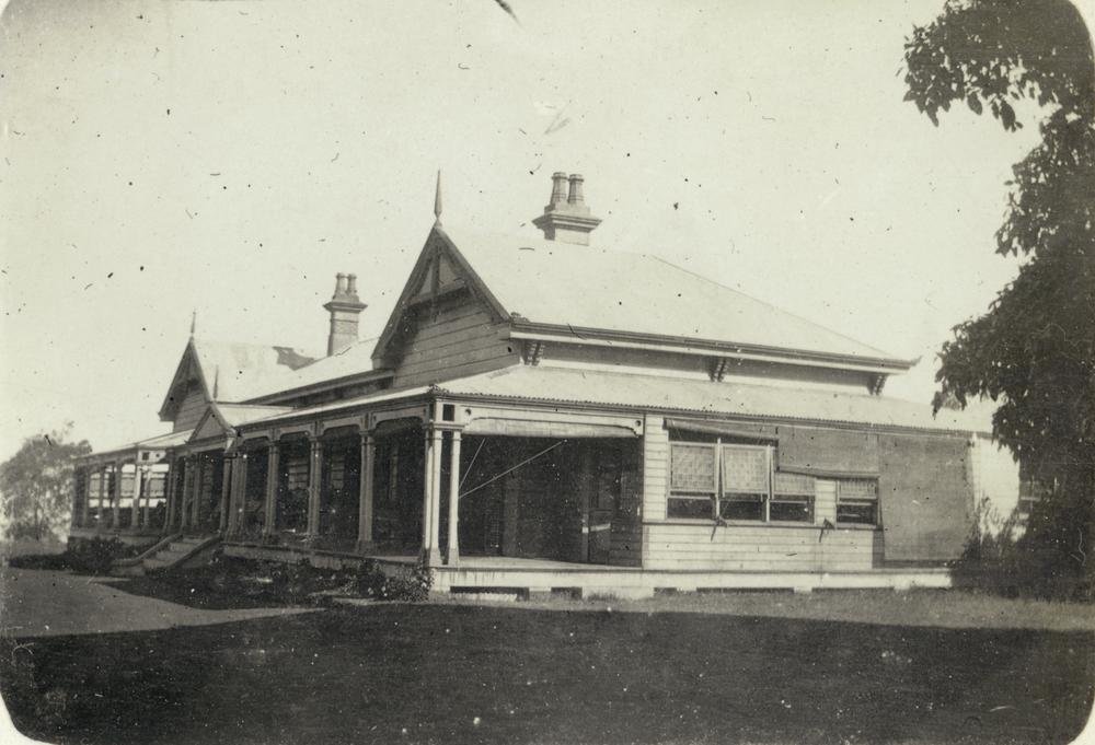 Historical black and white photo of Gabbinbar homestead in 1908.