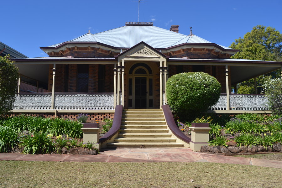 Recent photo of Largo YWCA building front facade. 