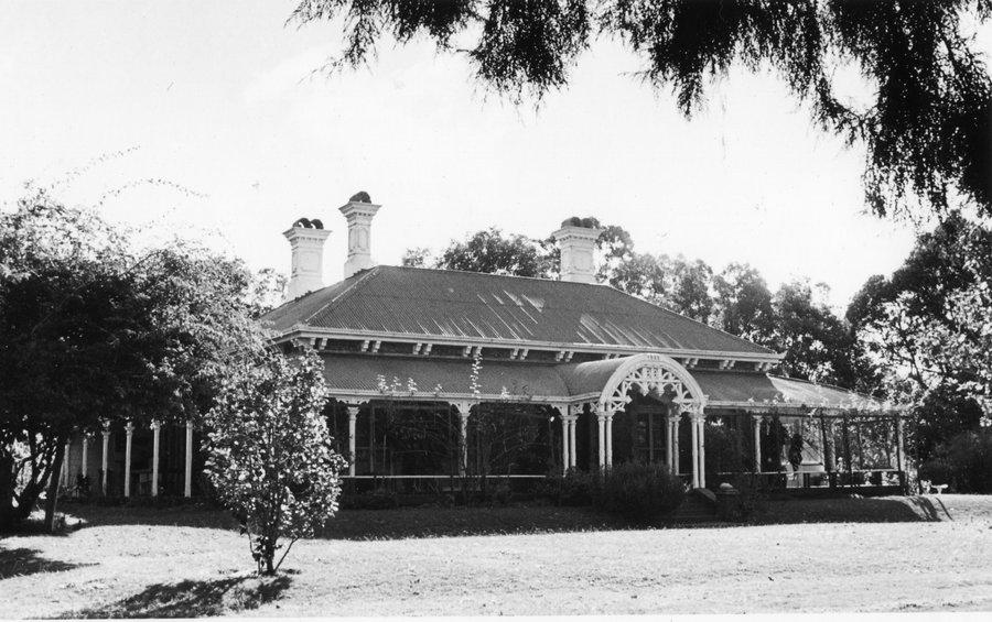 Black and white photo of Weetwood house
