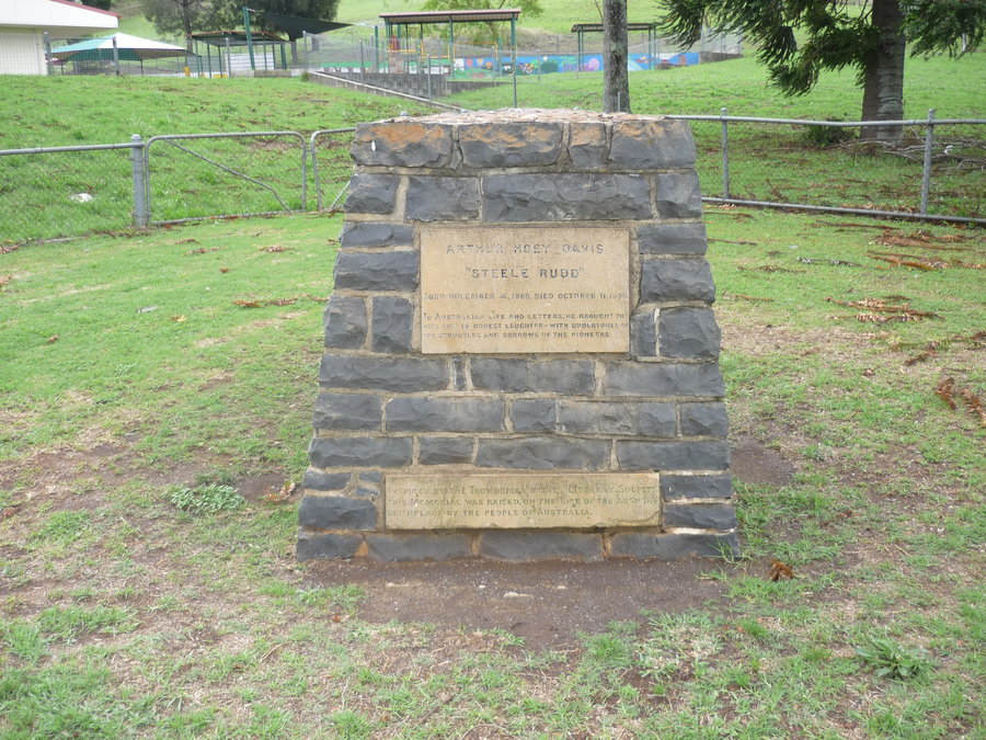 Steele Rudd stone monument