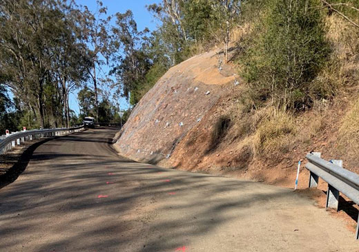 narrow roadway to cooby dam