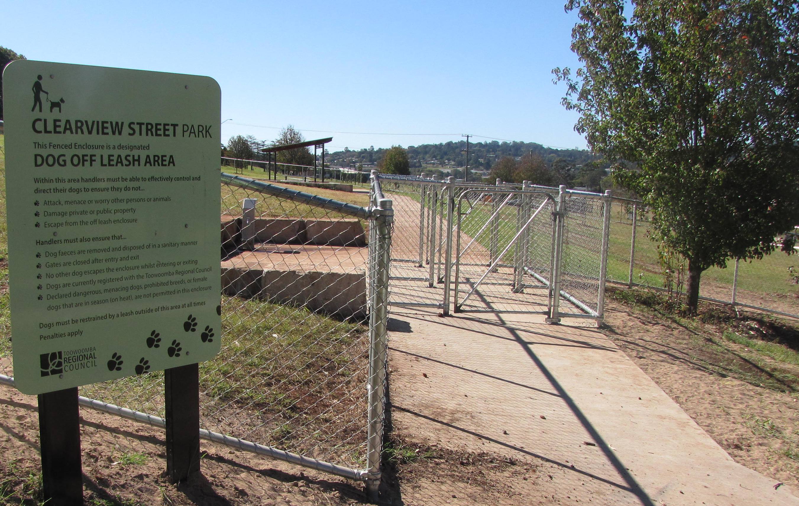 clearviewstreetdogoffleashparksignandfence