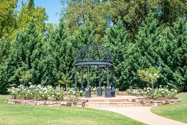 netwonparkweddinggazebo