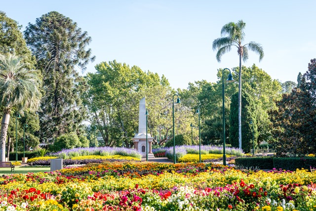 Queens Park Toowoomba botanical gardens and monument