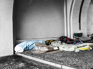 Bedding on ground in tunnel